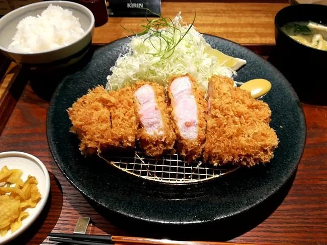 トンカツの両端って食わないよな