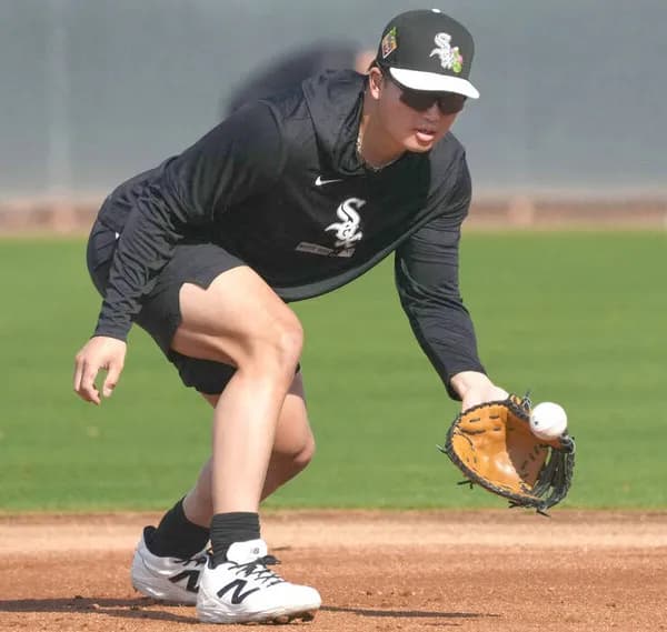 シカホワ村上宗隆、サードではなく一塁起用へ