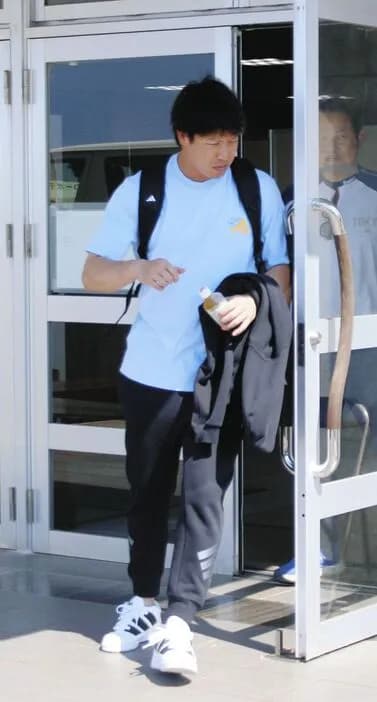 山田哲人、逝く…「左内腹斜筋肉離れ」と診断で長期離脱か