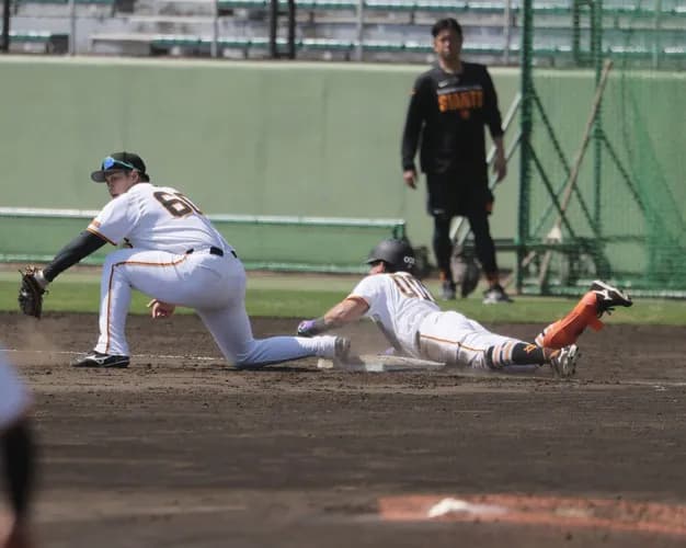 【悲報】巨人阿部監督、若手がセカンドゴロでヘッドスライディングして絶賛していた