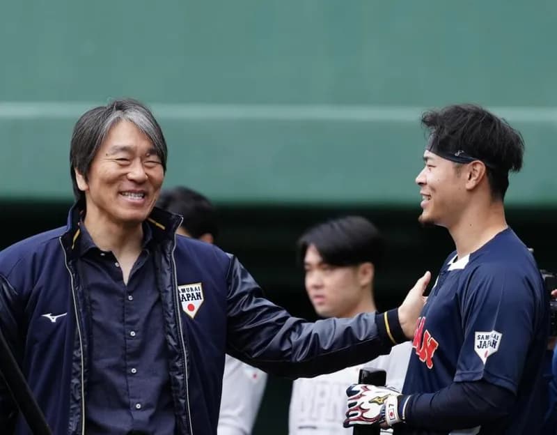 松井秀喜、佐藤輝明と森下翔太に熱心に教えてるわ　50本アベック不可避か