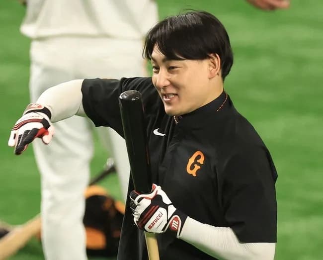 巨人泉口、ヤバい「先輩に挨拶しない」「話しかけると『はいはい』とスマホをいじりながら返事」