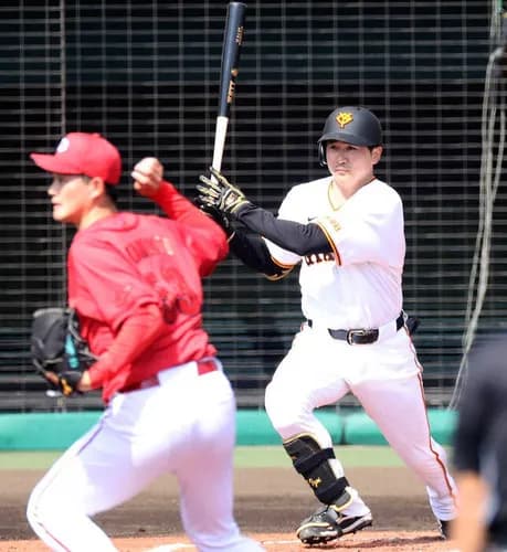 巨人泉口、ヤバい「先輩に挨拶しない」「話しかけると『はいはい』とスマホをいじりながら返事」