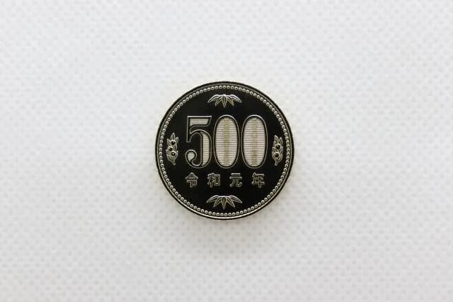 【悲報】もう500円玉1枚持って外出ても何も食べられないんだな……
