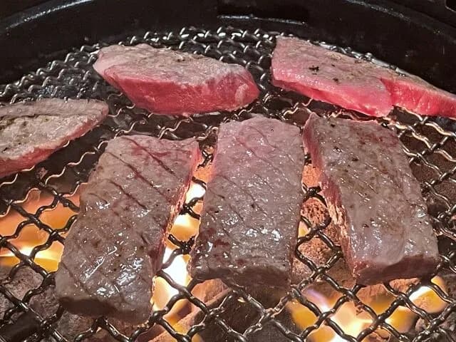 焼肉屋で食べ終わったら自分で火を消す？知恵袋「自分で消す」AI「店員に任せろ」