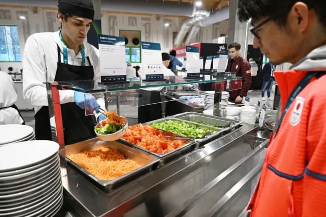 《ミラノ・コルティナ五輪》“美食の街”ミラノの選手村の食事に選手たちから不満の声
