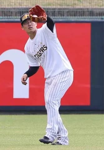 【阪神】総勢10人以上…ドラ２谷端将伍も左翼争いに　自前グラブで外野守備スタート　本職内野