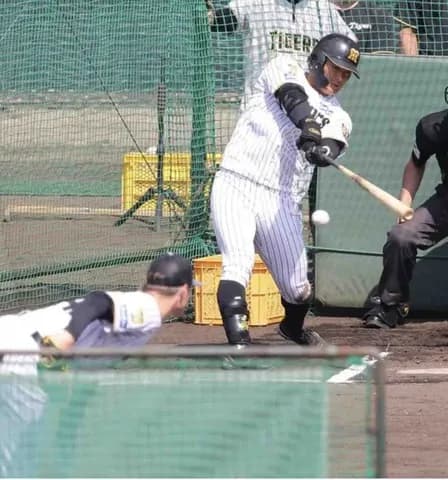 【阪神】「対左腕」の強さは健在　前川右京がライブBPで新外国人ルーカスから２本の安打性打球