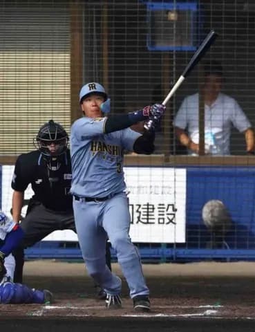 阪神・大山悠輔は3打数3安打発進　“がら空き”一塁線狙い撃ち!?技ありの安打も