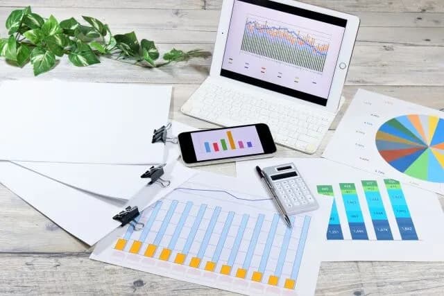 資産は現預金で半年分くらいの生活費だけ残してあとは株に全ブッパが正解だよな