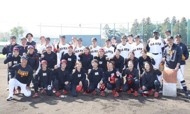 巨人2軍、塁間を狭くしてソフトボール3連覇女子チームと合同練習