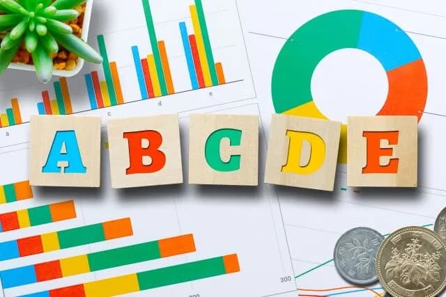 日本のメーカー、給料が他業界に比べて安すぎないか⁈