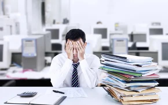 【悲報】日本企業の人手不足、限界突破52%「正社員も足りてません…」