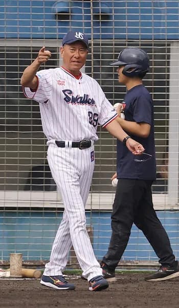 ヤクルト池山監督、オープン戦2試合目にして「私の責任」