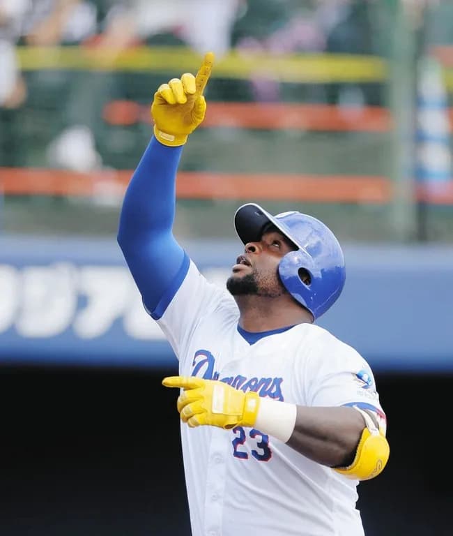 中日の新外国人サノー、来日1号で『ゴリラパフォーマンス』披露 「アメリカでは問題があって…、日本では受け入れられますか？」