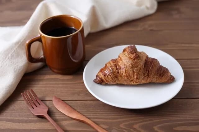 クロワッサン、コーヒー　←もう一品足せるとしたら何？