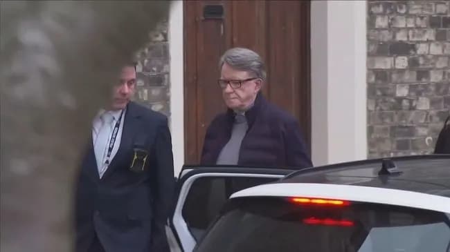 【悲報】エプスタインに国家機密を漏らしたイギリスの元閣僚、逮捕WWW