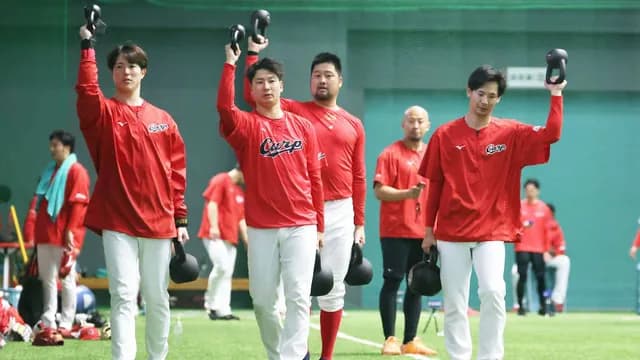 カープ中崎、斉藤優汰0.1回4四球炎上後に即メンタルフォロー＆助言。