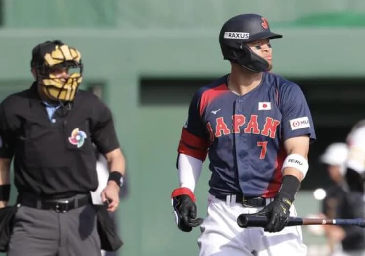 佐藤輝明、クロックを見ずに打席に入った結果ピッチクロック違反を取られていた