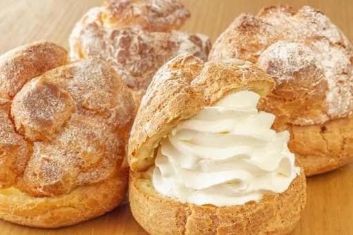 【朗報】生クリームのシュークリーム食べてる人見たら「カスタードの方が美味しいですよ」って言って回ってるｗｗｗｗｗｗｗｗｗｗｗｗｗｗｗｗ