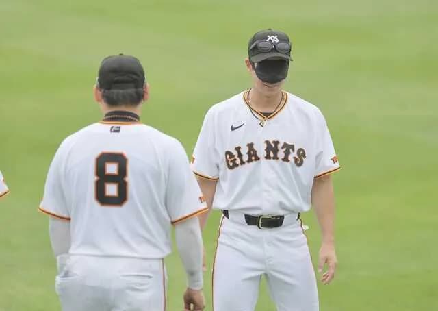 【悲報】巨人松本剛さん、阿部の目隠し守備練習を絶賛してしまうｗｗｗｗｗｗ