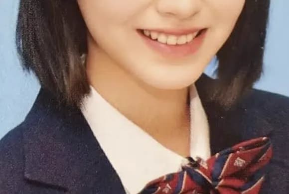 【画像】 浜辺美波ちゃんの卒アル、いくらなんでも次元が違いすぎるｗｗｗｗｗｗｗｗｗ