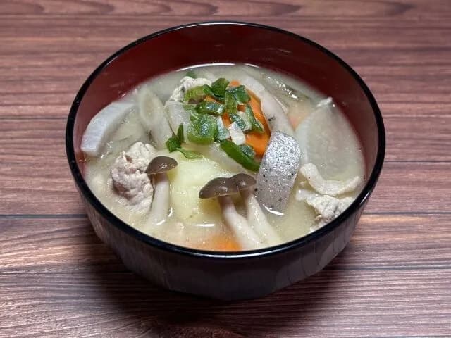 味噌汁にジャガイモを入れる奴なんなの？