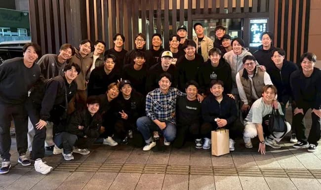 【画像】侍ジャパンの私服、全体的に黒いｗｗｗｗｗｗｗｗｗ