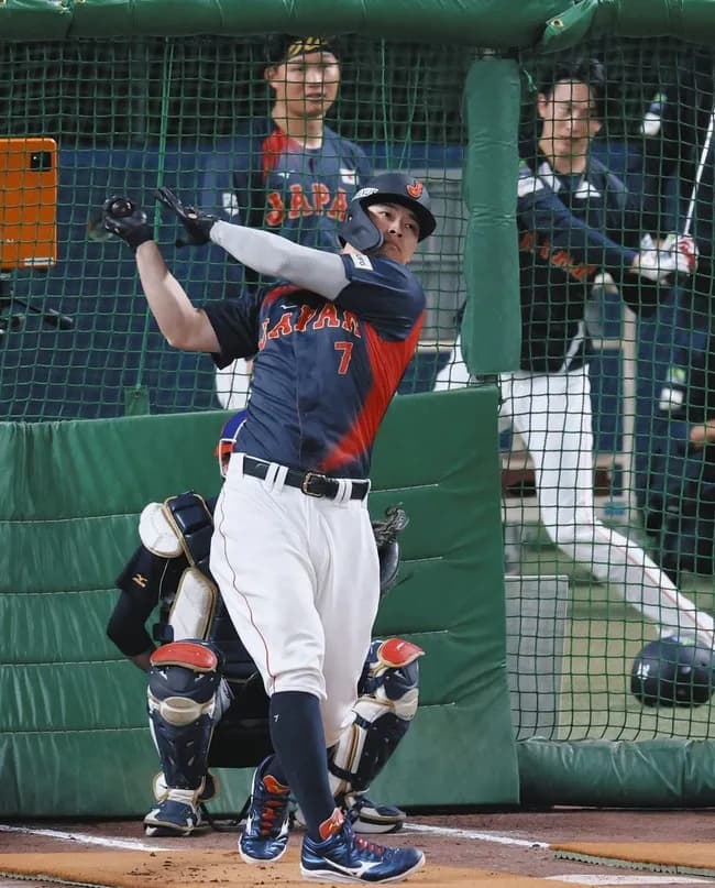 侍ジャパン・佐藤輝明、バンテリンドームのテラス新設後初練習に「狭いっすね、うん。狭いっすね」