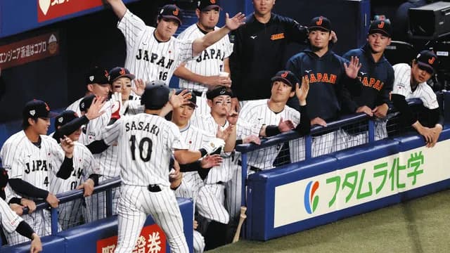 侍J佐々木泰＆サトテルHRで中日に勝利！小園はショート＆セカンド守る←カープファンの反応【日本5-3中日/試合結果】