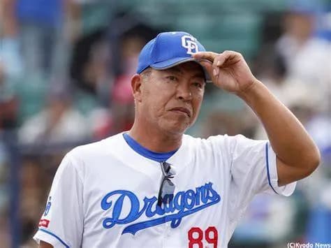 【画像】井上一樹、試合中にアイコス喫煙ｗｗｗｗｗｗｗｗｗｗｗｗｗｗｗ