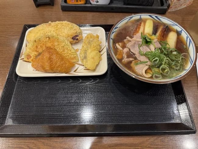 丸亀製麺さん、普通にうどん1杯食べるだけで1540円ｗｗｗｗｗｗｗｗ