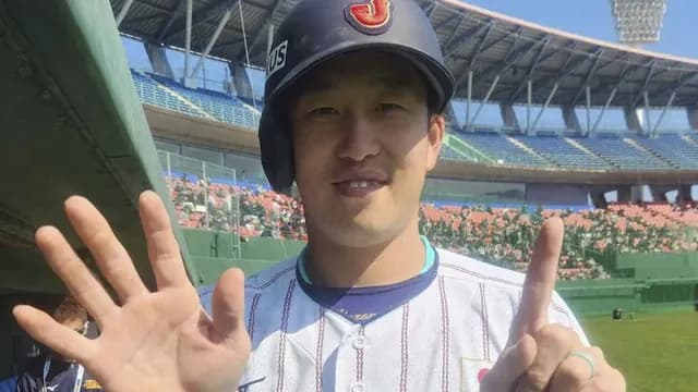 カープ小園、侍J鈴木誠也と5年ぶり共闘！「めっちゃイジってもらえた」「色々な話を聞きたい」
