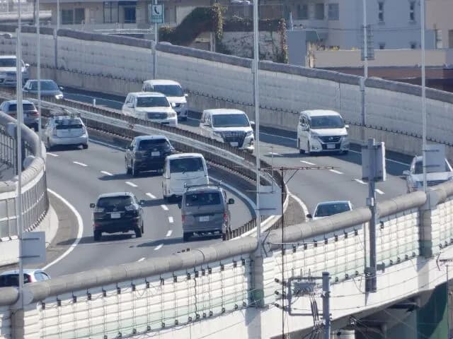 なんでサンデードライバーってバカみたいな運転するやつ多いの？