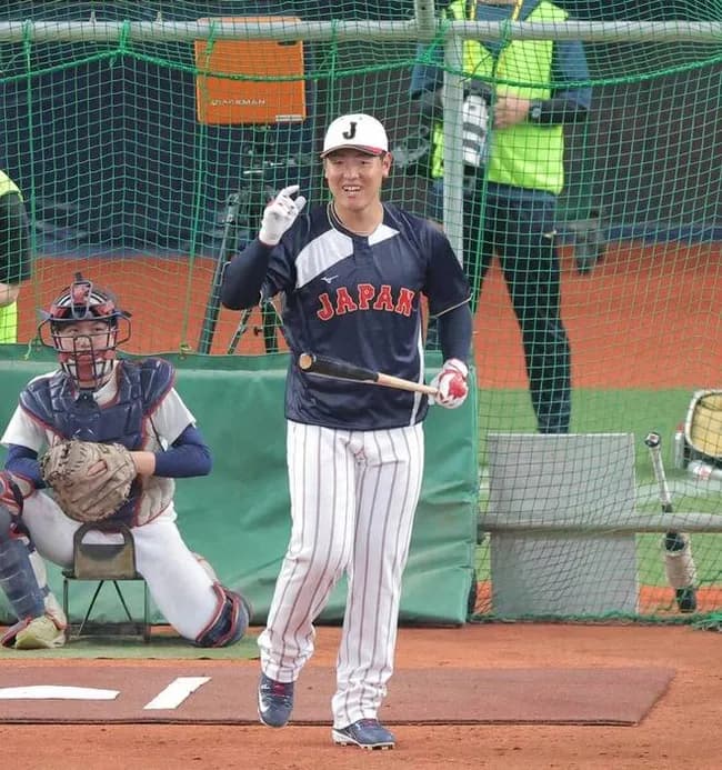 井端弘和監督が岡本和真の次戦スタメン起用明言「どういう内容かきっちり」帰国直後のコンディション考慮してこの日は出場なし