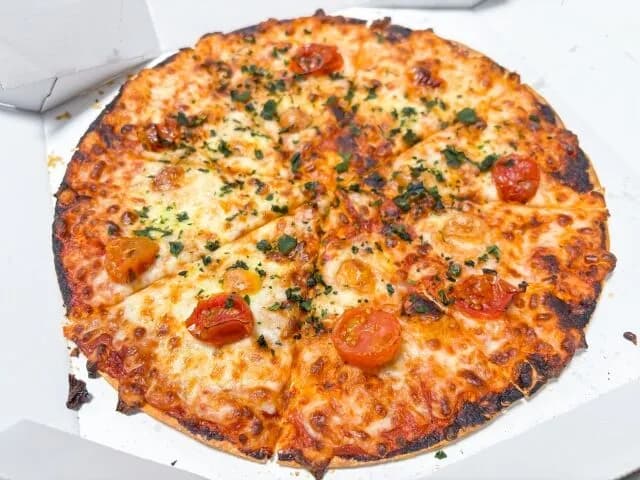 宅配ピザ屋がイートインを頑なに作らない理由って何？？