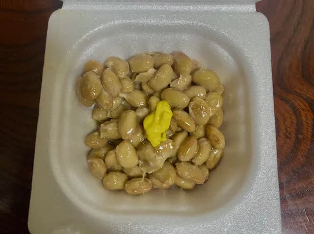 納豆にカラシ入れやんやつの正体