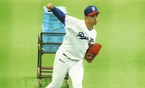 【中日】松山晋也、離脱後初のキャッチボール30球！左脇腹を気にするそぶりは見せずに笑顔