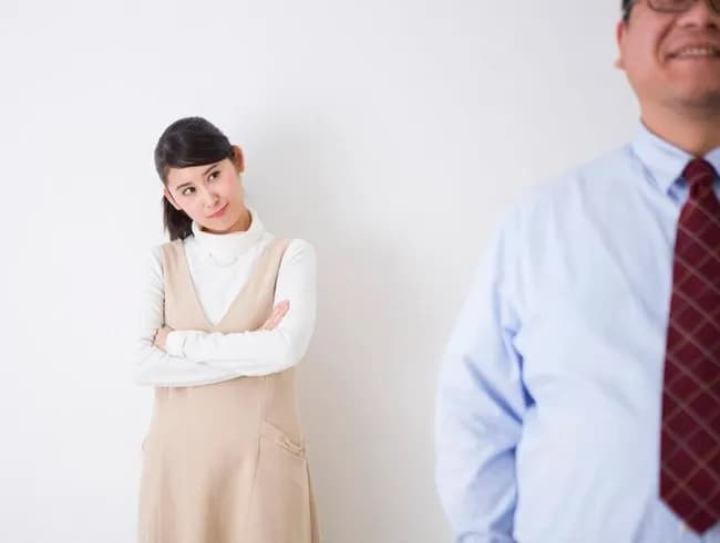 【悲報】女「気になってる人が27歳ぐらいだと思ったら34のオジだった。付き合わない方がいいよね？」