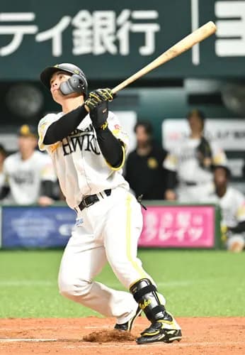 ソフトバンク・ドラ５高橋隆慶が人生初逆転サヨナラ弾！ド派手本拠地デビューに王会長も絶賛