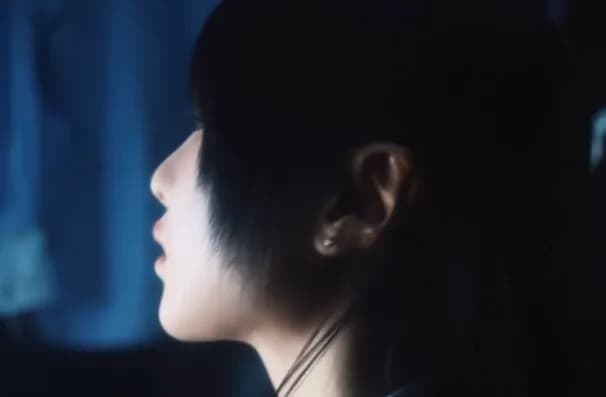 【朗報】Adoの初の顔出しMVにネットは「浜辺美波そっくり」と絶賛の嵐