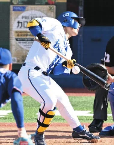 左手に投球直撃で途中交代のDeNA林琢真、病院で検査へ