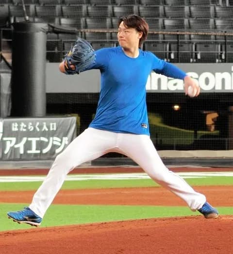 日本ハム・山崎福也　登板翌日もみっちり約４０分フォーム確認　加藤投手コーチ「変わろうとする姿をすごく感じる」