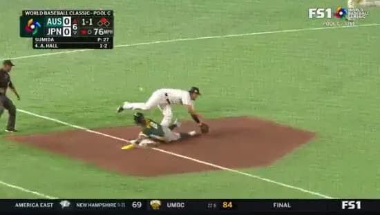 日本、またミス　若月の送球エラーで先制点をとられる