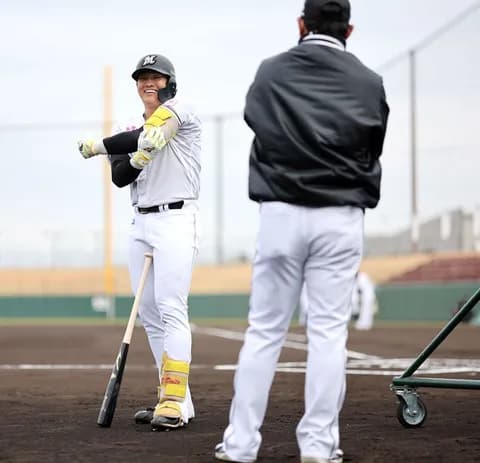 千葉魂　山本、貴重な経験糧に　侍ジャパン　カブス鈴木に質問攻め　千葉ロッテ（第５１２回）