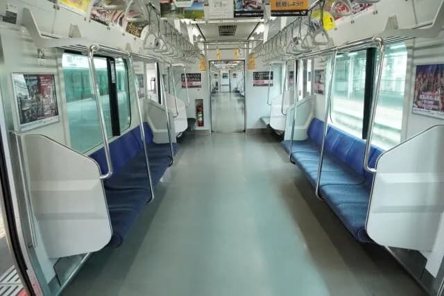 【悲報】スマホがなかった時代の電車の中、何してたか思い出せない