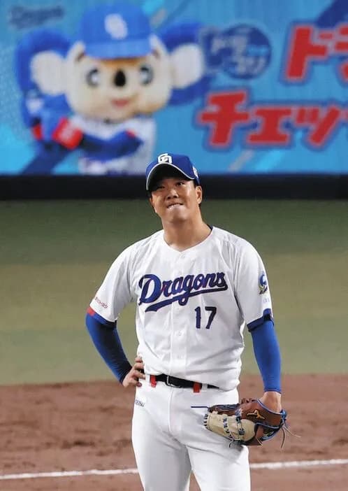 中日柳投手、5回9失点でピシャリ