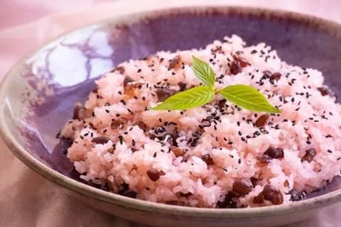 【馬鹿】3・11が卒業式だった中学校、お祝いに赤飯を用意してしまい炎上