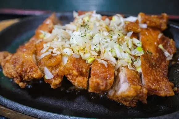 【悲報】 油淋鶏さん、めちゃくちゃ美味いのに名前のせいで人気が出ない・・・