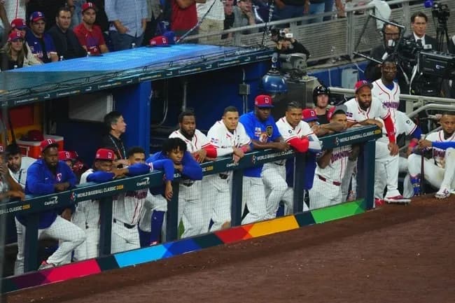 【悲報】ドミニカ共和国代表、一時間以上ロッカーに閉じこもったまま出てこない模様…